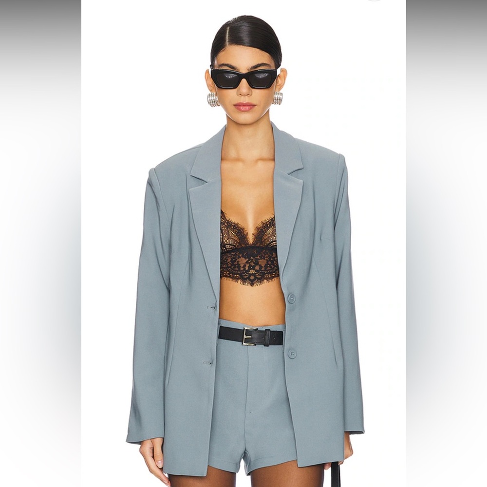 New with tags Alia Blazer in Gray
ALL THE WAYS size small